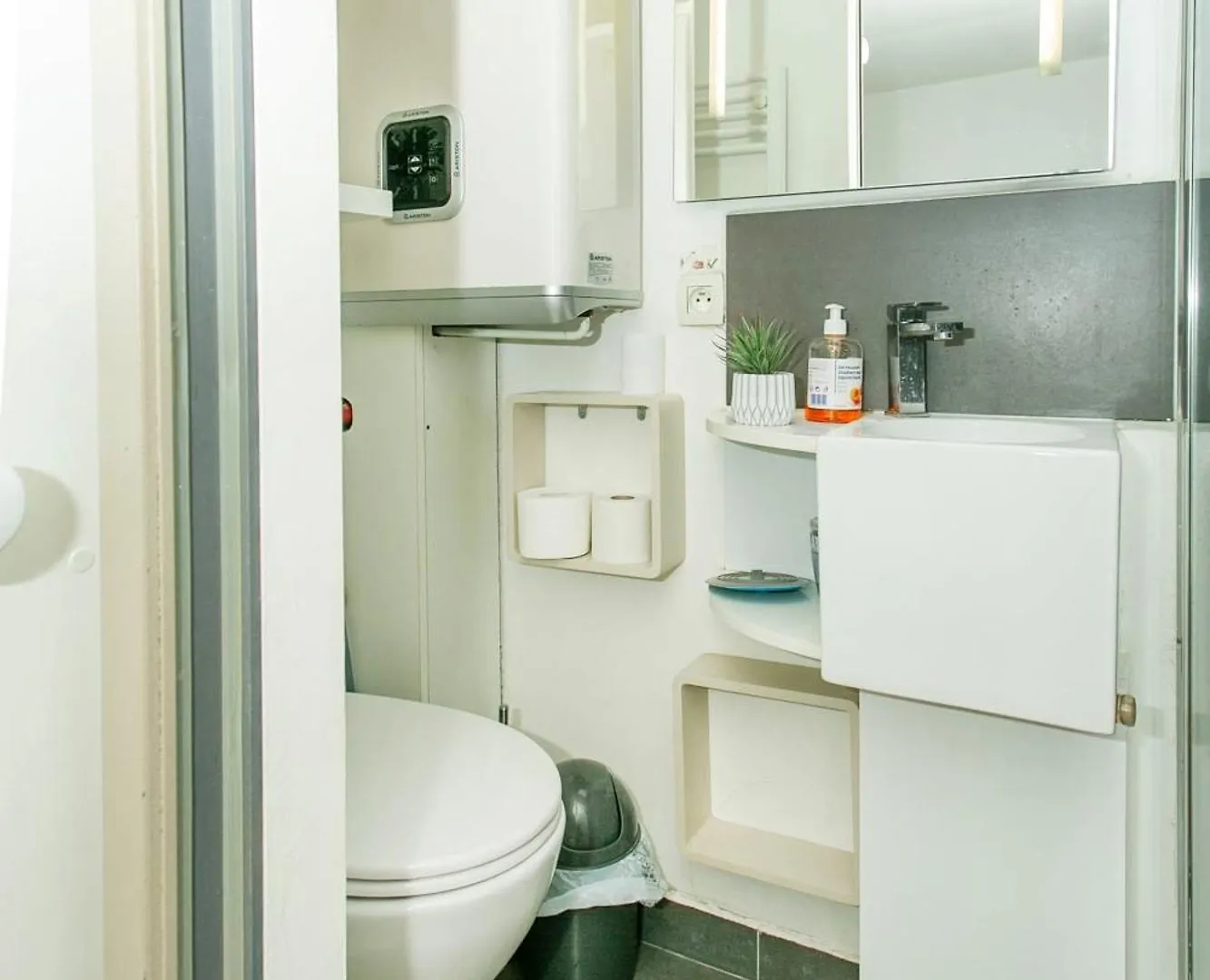 Champs Elysees & Arc De Triomphe - Studio - Cityapartmentstay *